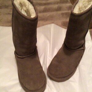 Koolaburra by UGG Kids Short Chestnut Suede Sheepskin Size 1 Fur Boots